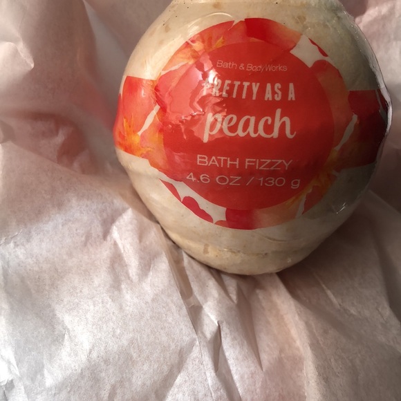 NWT Bath & Body Works Pretty As A Peach Bath Fizzy. Discontinued item - Picture 2 of 4